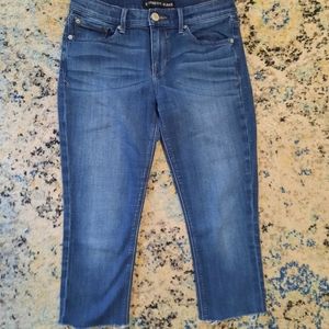 Women's Express denim cropped jeans capris size 8